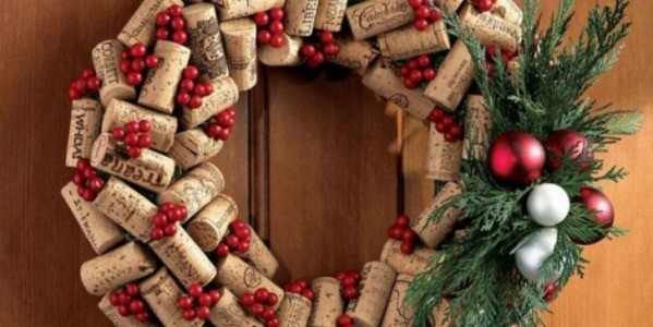 DIY DECORATIONS WITH CORKS